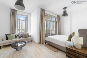 Cozy Studio in Downtown with Burj Khalifa View In Pool